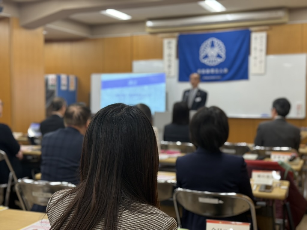 モーニングセミナーで学ぶ会員の様子