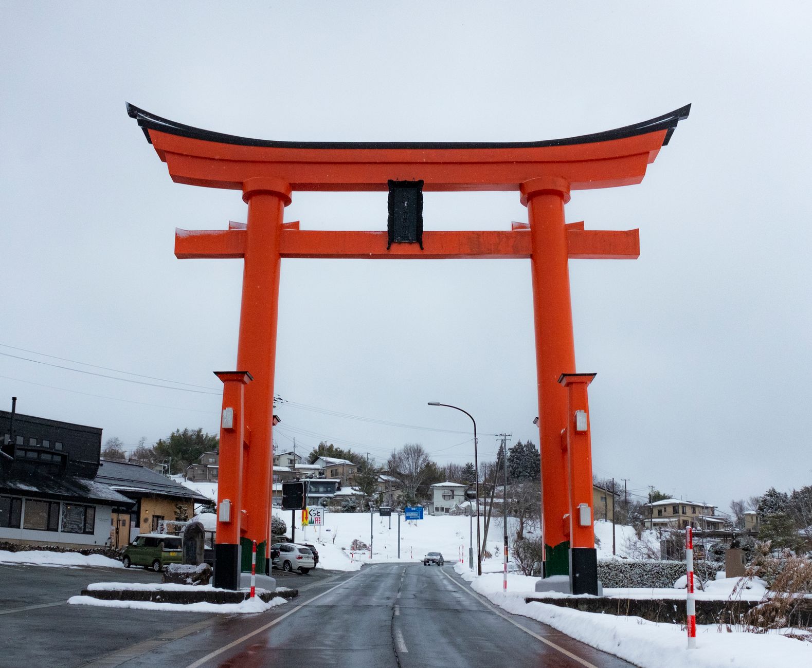 湯島天神周辺のビジネス街の朝の風景