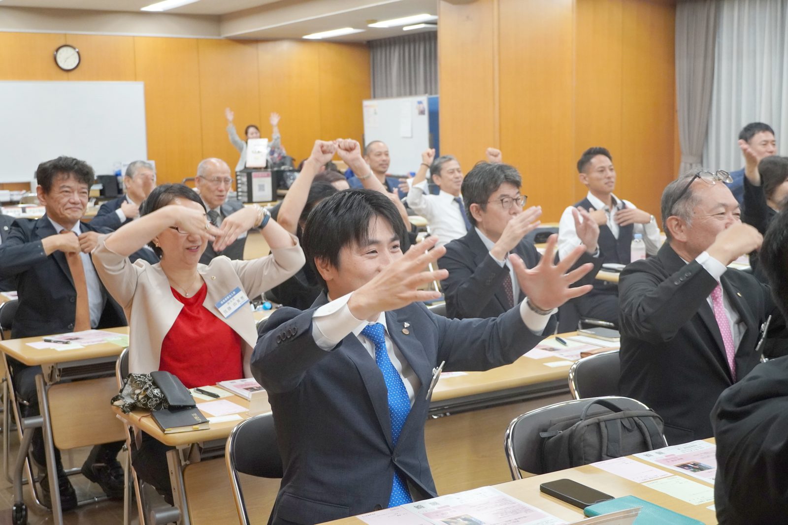 全員で両手を広げ、元気よく朝をスタート