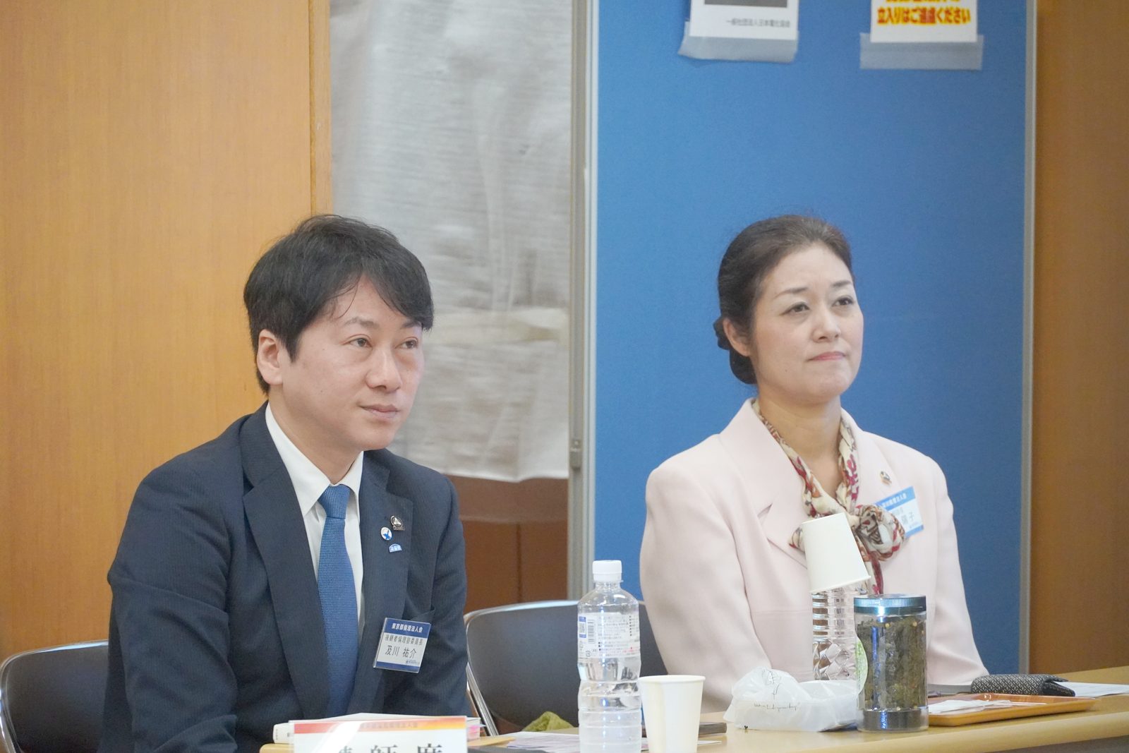 講師席で出番を待つ及川祐介氏と及川陽子氏